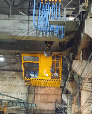 Змонтована кабіна мостового крану